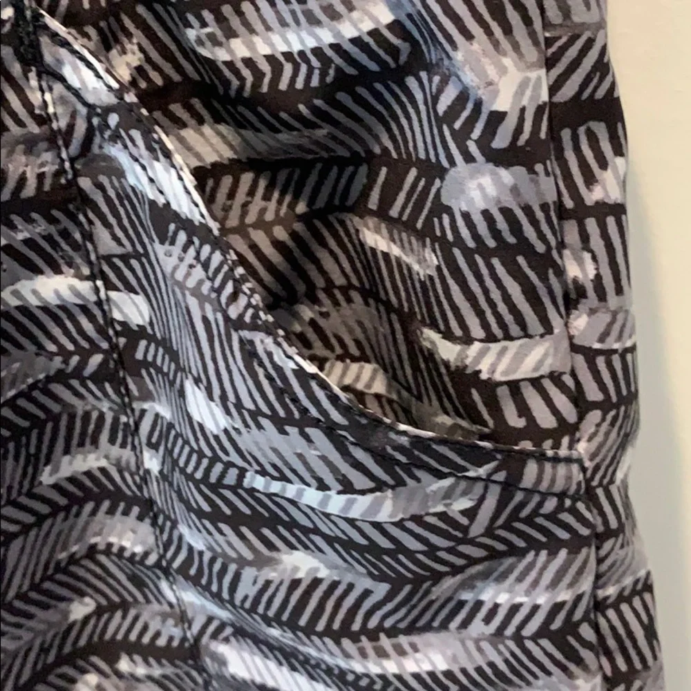 Black and White North Face Shorts - Picture 4 of 8
